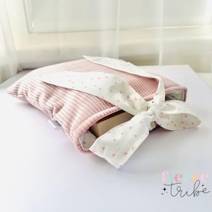 Petite pochette pour livre en velours côtelé avec nœud | Rose pâle et coeurs | Fait main australien