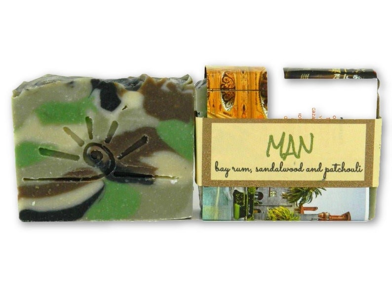 Savon camouflage Savon MAN pour homme / Savon au bois de santal, au bayberry et au patchouli / Cadeau de Noël pour lui Bas de Noël image 1