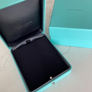 Luxury Authentic Tiffany & Co. Necklace Box With Original