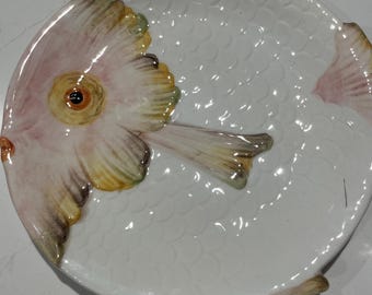Par vintage handmålade italienska keramikfiskfat med nyckfull design, Italien 1950-60-tal