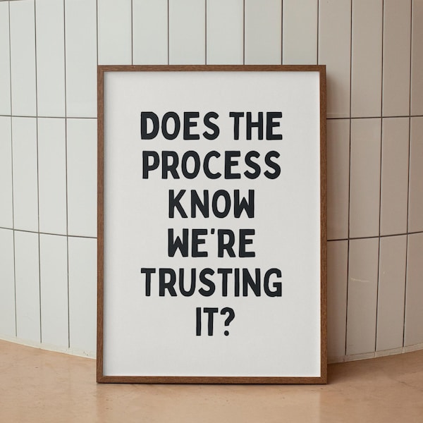 Impresión con frase divertida para la oficina: Confiar en el proceso, decoración de escritorio neutra (descarga digital)