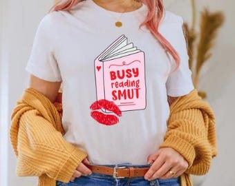 Occupé à lire, chemise livresque, booktok, tshirt, tenue de tous les jours, cadeau pour les amateurs de livres, cadeau pour les amateurs de livres, rat de bibliothèque, booktrovert, romance