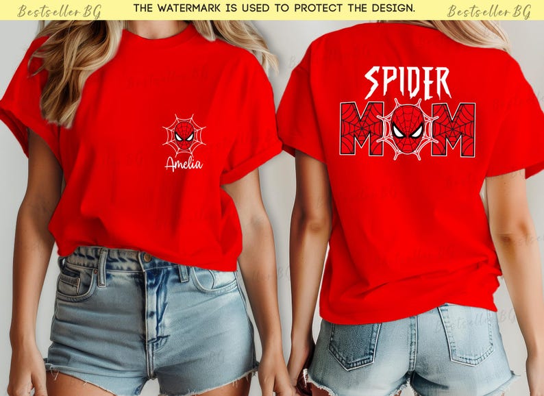 Puede incluir: Camisetas rojas con tem&aacute;tica de Spider-Man. Una camiseta tiene un peque&ntilde;o dise&ntilde;o de telara&ntilde;a y m&aacute;scara con el nombre "Amelia". La otra camiseta tiene "SPIDER MOM" impresa en la espalda, con un dise&ntilde;o de telara&ntilde;a y m&aacute;scara.