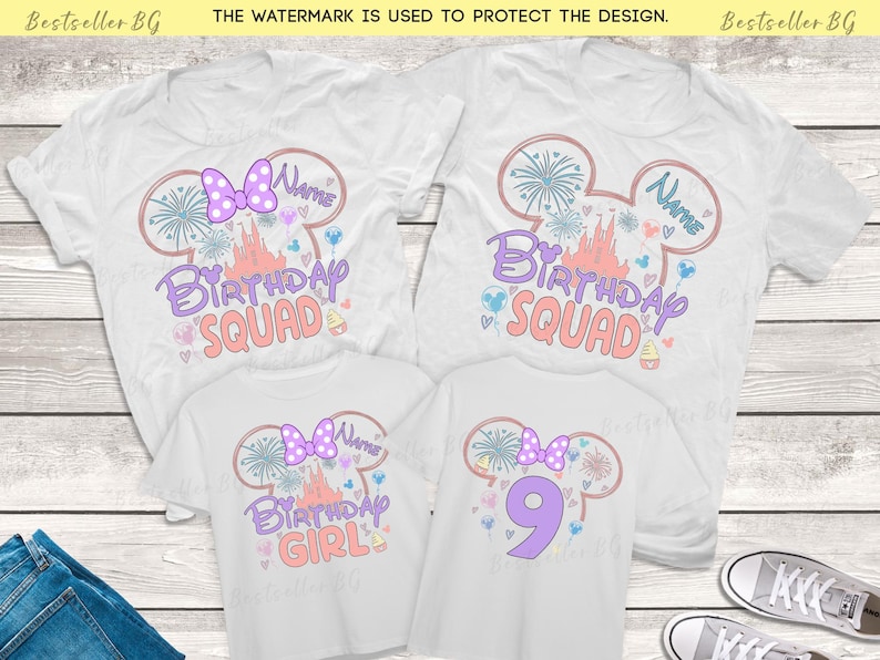 以下が含まれることがあります： ピンクとパープルの城と花火のデザインが施された白いTシャツ3枚。シャツには「Birthday Squad」と「Birthday Girl」と数字の9が書かれています。