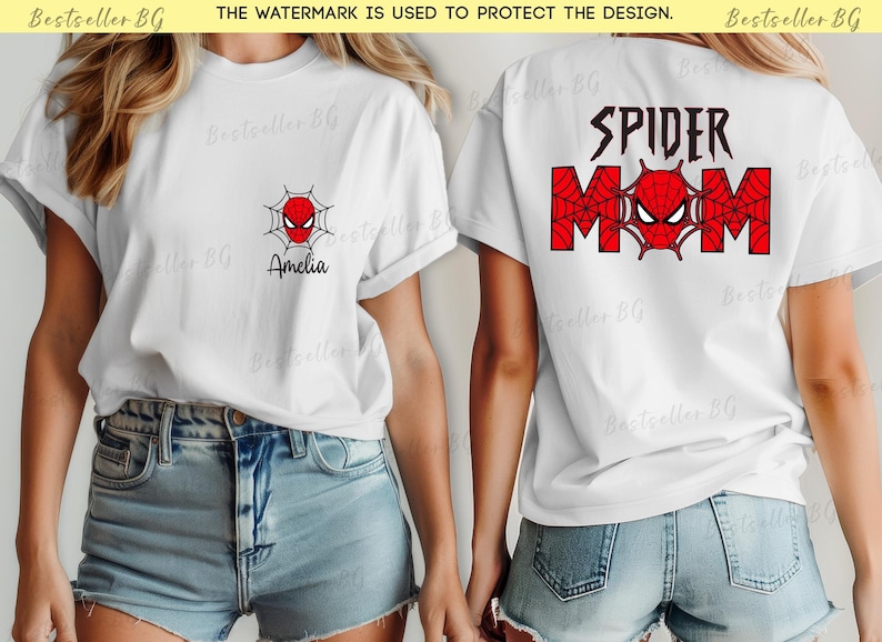 Puede incluir: Camisetas blancas con tem&aacute;tica de Spider-Man. Una camiseta tiene un peque&ntilde;o logo de Spider-Man y el nombre "Amelia". La otra muestra "SPIDER MOM" en rojo y negro, con un logo de Spider-Man. Ambas son de manga corta.