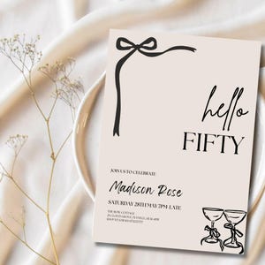 Mall för inbjudan till Hej femtio-födelsedag, redigerbar Hej femtio-inbjudan, minimalistisk 50-årsinbjudan, 50-årsrosettinbjudan, elegant inbjudan, valfri ålder
