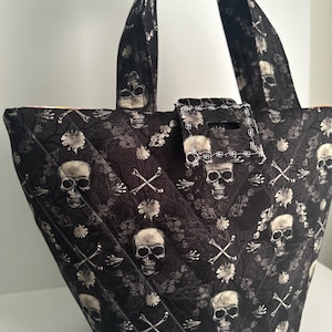 Skull and crossed bones  tote bag.
