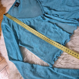 Bolero corto turquesa de malla con lazo frontal, estilo Y2K, de la marca Vintage Urban Outfitters, fabricado en Reino Unido, talla S. imagen 9