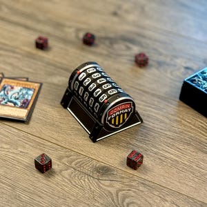YuGiOh Life Point Counter 5-Ziffer | -Domainformat LP Tracker | Magnetwürfelhalter | Individueller Duell-Zähler | Premium-Edition