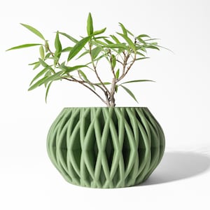 Modern Indoor Planter Pot for Small and Medium Plants with Tray | The Maka Planter with Drainage Tray | Home Decor Planters