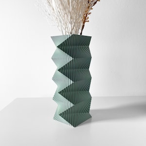 Unique Vase Modern 3D Printed Vase for Flowers | Home Decor Gift | Available in 8" and 10"