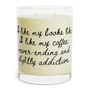 Candela profumata "Addictive Coffee & Book Lover" per amanti dei libri - 3 fragranze tra cui scegliere. Regalo accogliente per lettori, relax, libri e caffè.