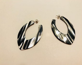 Funky vintage 1980s black and white marbleized hoop earrings