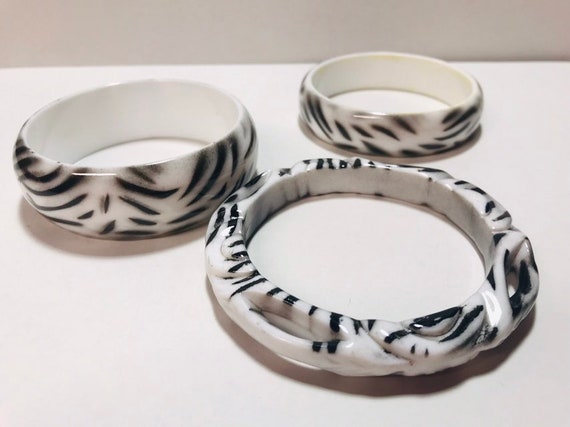 Set of 3 vintage 1980s black and white bangles - image 3