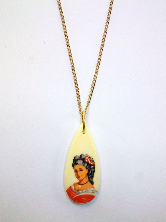 Vintage Woman Teardrop Necklace DEADSTOCK