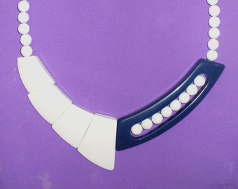 Vintage 80s Navy and White Plastic Necklace DEADSTOCK