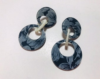 Vintage 1980s plastic Lucite them Hawaiian hoop earrings