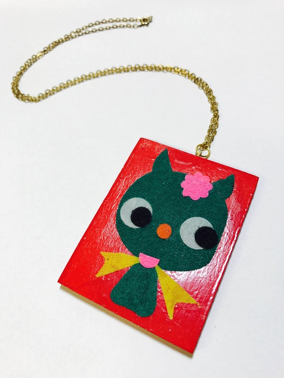 Vintage 1970s painted felt Kitty necklace medallio