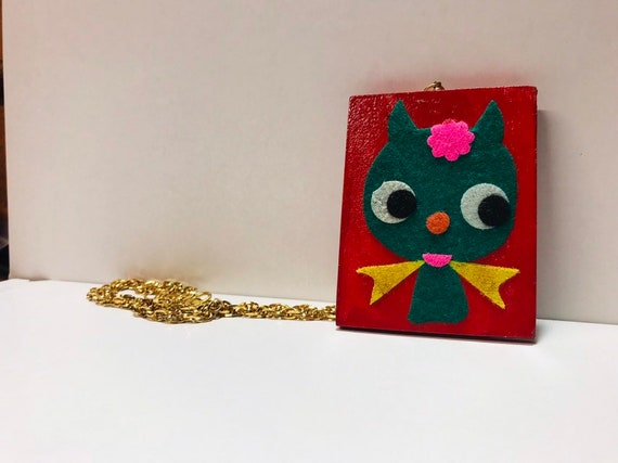 Vintage 1970s felt kitty cat wooden medallion - image 3