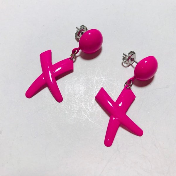 Vintage Hugs and kisses fuchsia 1980s earrings