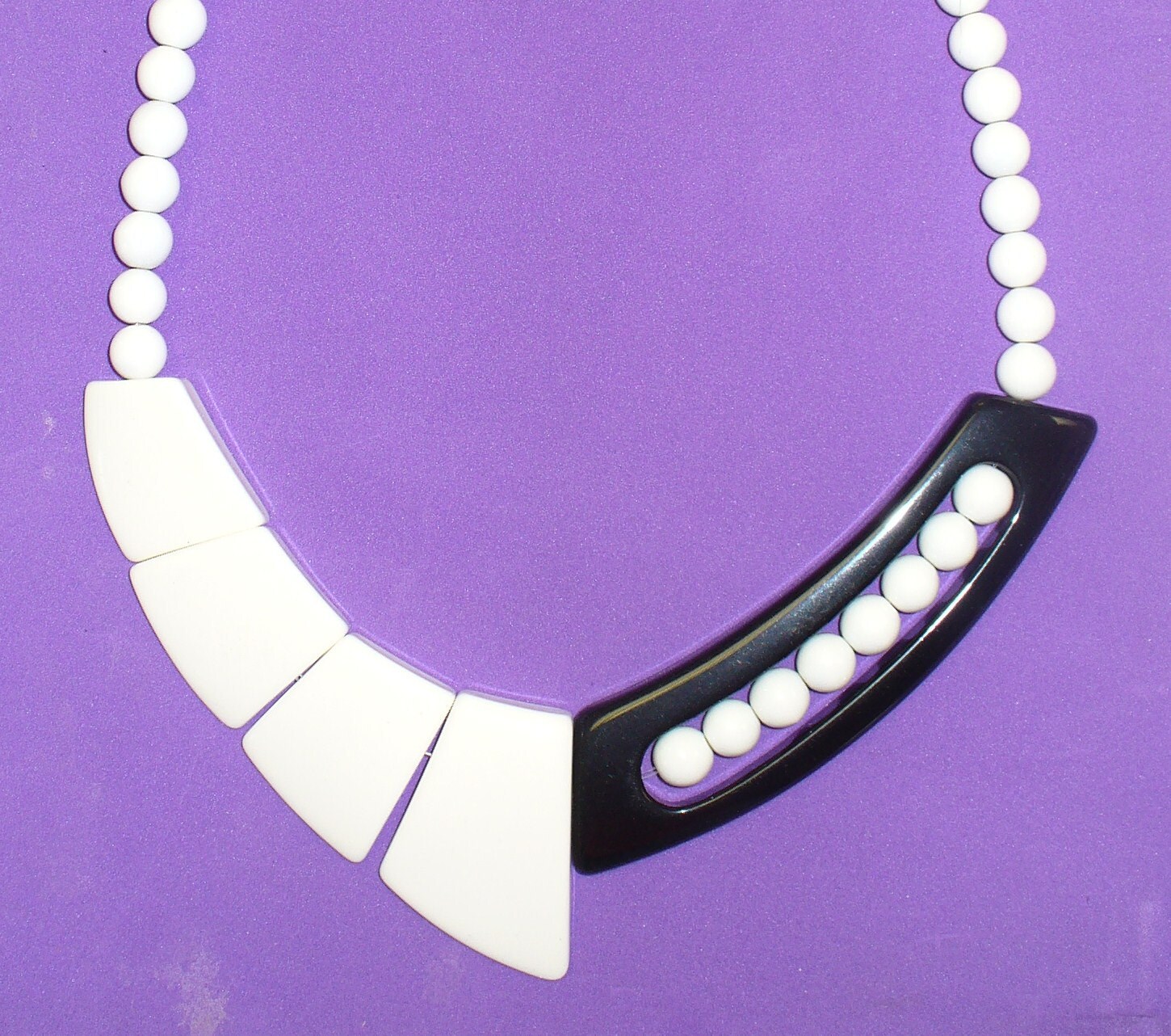最新発見 Vintage 80's Black and White Plastic Necklace DEADSTOCK - Etsy その他