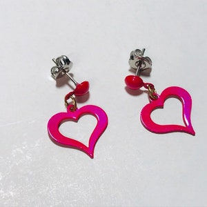 Vintage 1980s iridescent hot pink heart earrings image 1