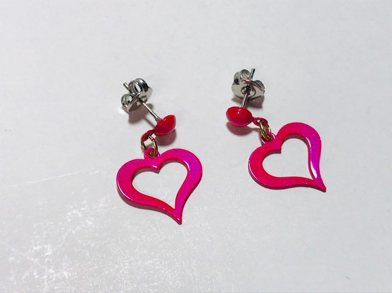 Vintage 1980s iridescent hot pink heart earrings image 1