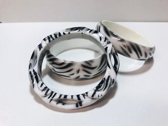 Set of 3 vintage 1980s black and white bangles - image 1