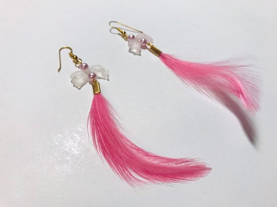 Vintage 1980s pink feather, bow, pearl earrings - image 2