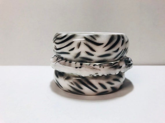 Set of 3 vintage 1980s black and white bangles - image 2