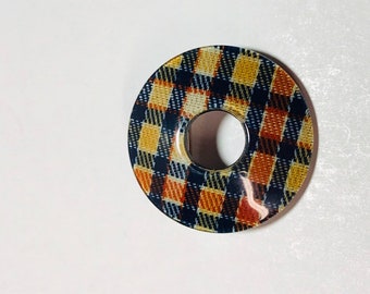 Vintage 1980s plastic plaid brooch