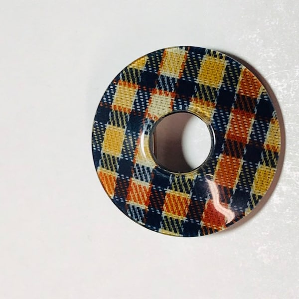 Vintage 1980s plastic plaid brooch