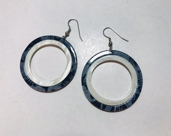 Vintage 1980s Lucite plastic Hawaiian denim hoop earrings