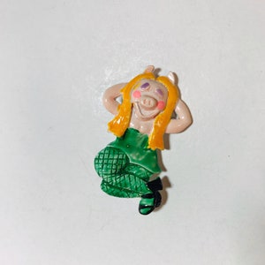 Vintage 80's Sexy Miss Piggy Brooch Oh la la image 1