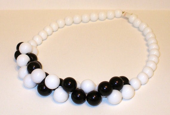 Vintage Black and White Mod Beaded Necklace DEADS… - image 1
