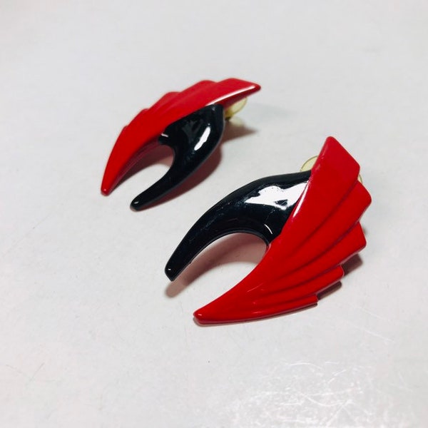 Vintage 1980s red and black Dramatic earrings