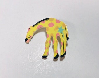 Vintage 1980s pastel giraffe brooch