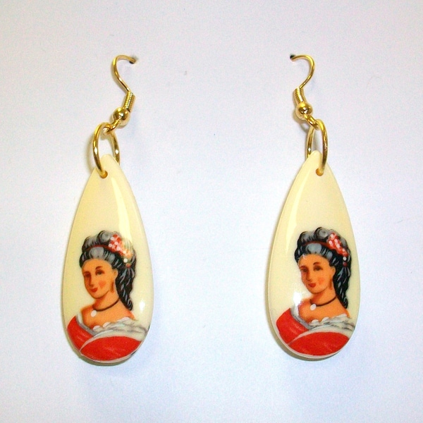 Vintage Teardrop Lady Earrings DEADSTOCK