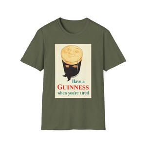 Camiseta "Tómate una Guinness cuando estés cansado" / Camiseta con póster de cerveza vintage imagen 4