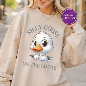 Silly Goose on the Loose Sweatshirt, Funny Graphic Tee, Aesthetic Meme T-Shirt, Funny Saying Shirt, Silly Goose Shirt, Funny Shirt Gift.