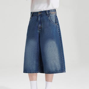 Button Cropped Jeans | Casual Loose Denim Shorts | Daily Wear | Y2K Streetwear Style

Button-adjust waist cropped denim shorts with loose wide leg Y2K streetwear style