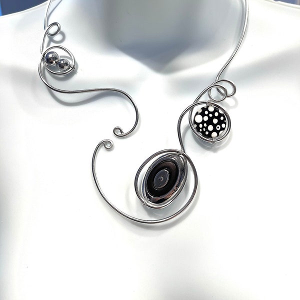BLACK OPEN NECKLACE, Modern necklace, Funky necklace, Open front necklace, Alu wire necklace, Metal wire necklace, Stylish necklace