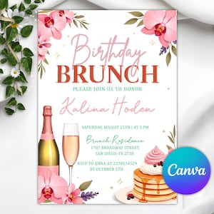 Könnte beinhalten: Eine Geburtstagseinladung zum Brunch mit rosa floralen Akzenten und den Worten "Birthday Brunch". Die Einladung enthält den Namen des Geehrten, Datum, Uhrzeit und Ort. Eine Flasche und ein Glas Champagner befinden sich links.