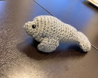 Peluche de manatí tejido a crochet