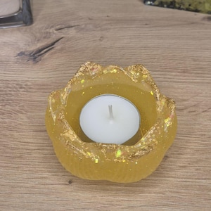 Handgemachter Kerzenhalter Lotus aus Harz
