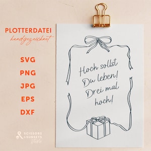 Könnte beinhalten: Ein digitaler Download einer handgezeichneten Illustration einer Geschenkbox mit Schleife und dem Text "Hoch sollst Du leben! Drei mal hoch!" in einem dekorativen Rahmen. Die enthaltenen Dateiformate sind SVG, PNG, JPG, EPS und DXF.
