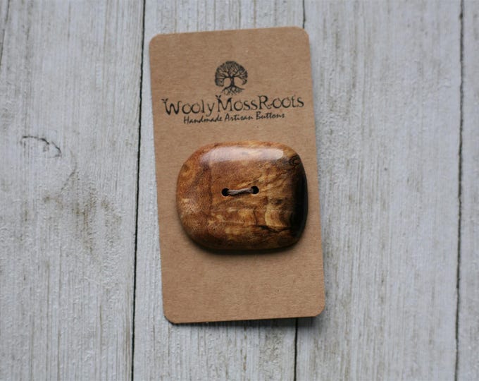 Button in Spalted Maple Wood