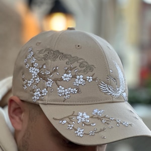 Sakura Crane Broderad Keps - Unisex - Sakura Sand