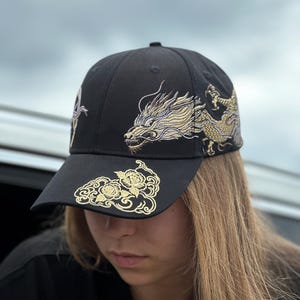 360 Gyllene Drake Broderad Keps - Unisex