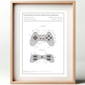 Op de afbeelding: Een zwart-witte lijntekening van een besturingseenheid voor elektronische apparaten. De tekening toont de boven- en zijaanzichten van de controller. De patentinformatie is inbegrepen: Uitvinder: Seryu Goto, Gepubliceerd op 3 september 1996, Cessionaris: Sony Corporation, Patent Nr. 5.551.693.